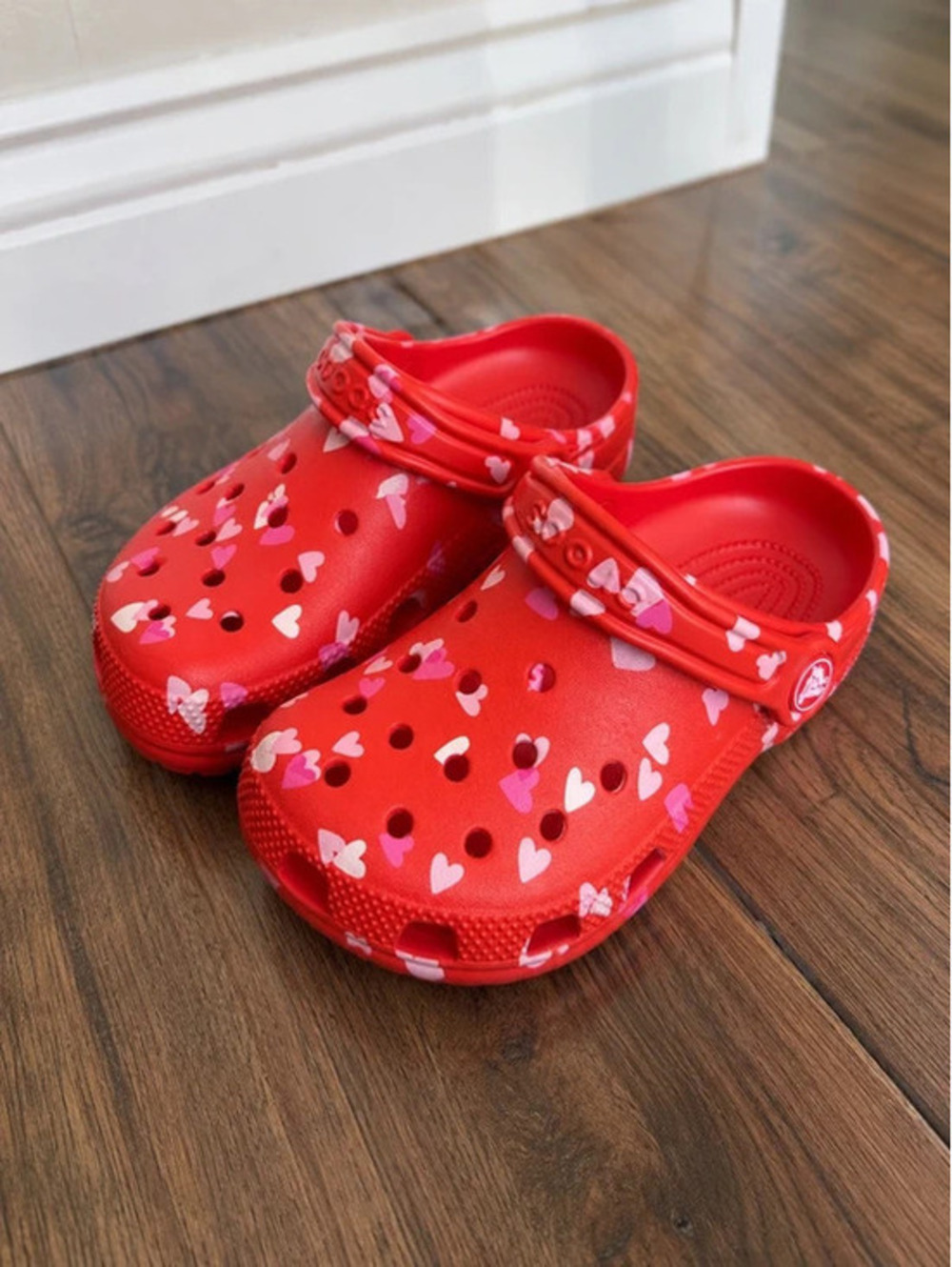 Crocs Classic Valentine’s Day Clogs Kids 4 Women’s 6 NWT